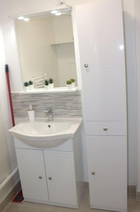 Apartamento Studio Paris Sud A Cote Du Metro Villejuif Exterior foto