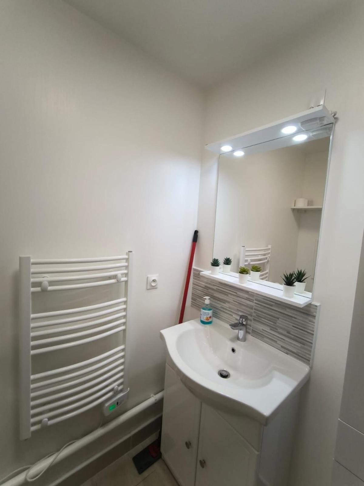 Apartamento Studio Paris Sud A Cote Du Metro Villejuif Exterior foto